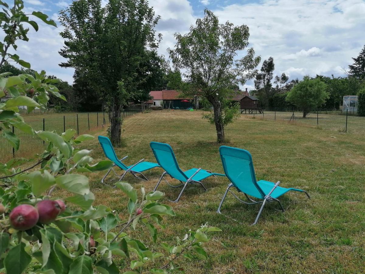 Le Cocoon D'Annabelle - Jolie Maison Avec Jeux Et Grand Jardin Pierrefitte-sur-Sauldre Bagian luar foto